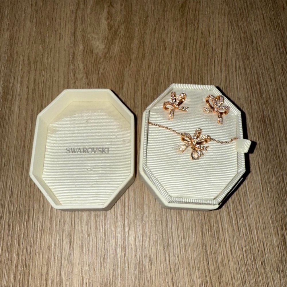 Swarovski Rose Gold Necklace and Earring Set